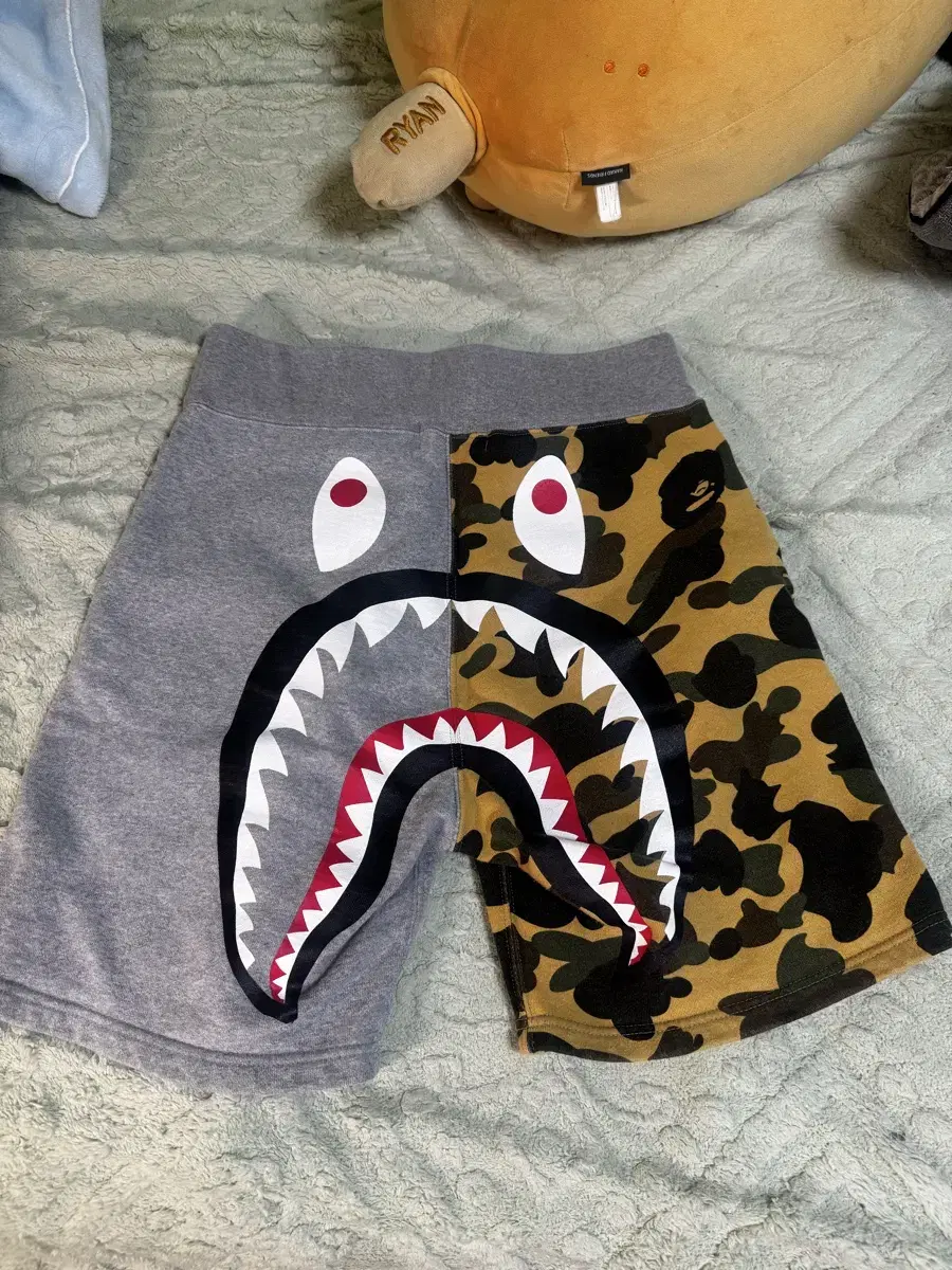 BAPE 황계 반카모 쇼츠 s